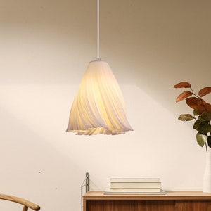 Lampada a sospensione stampata in 3D, lampada da tavolo da pranzo, paralume plissettato, lampada unica, lampada stampata in 3D