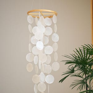 Campanello a vento in conchiglia Capiz bianca, decorazione per la casa, arte naturalistica, acchiappasole, regalo di inaugurazione della casa, arazzo da parete in stile boho