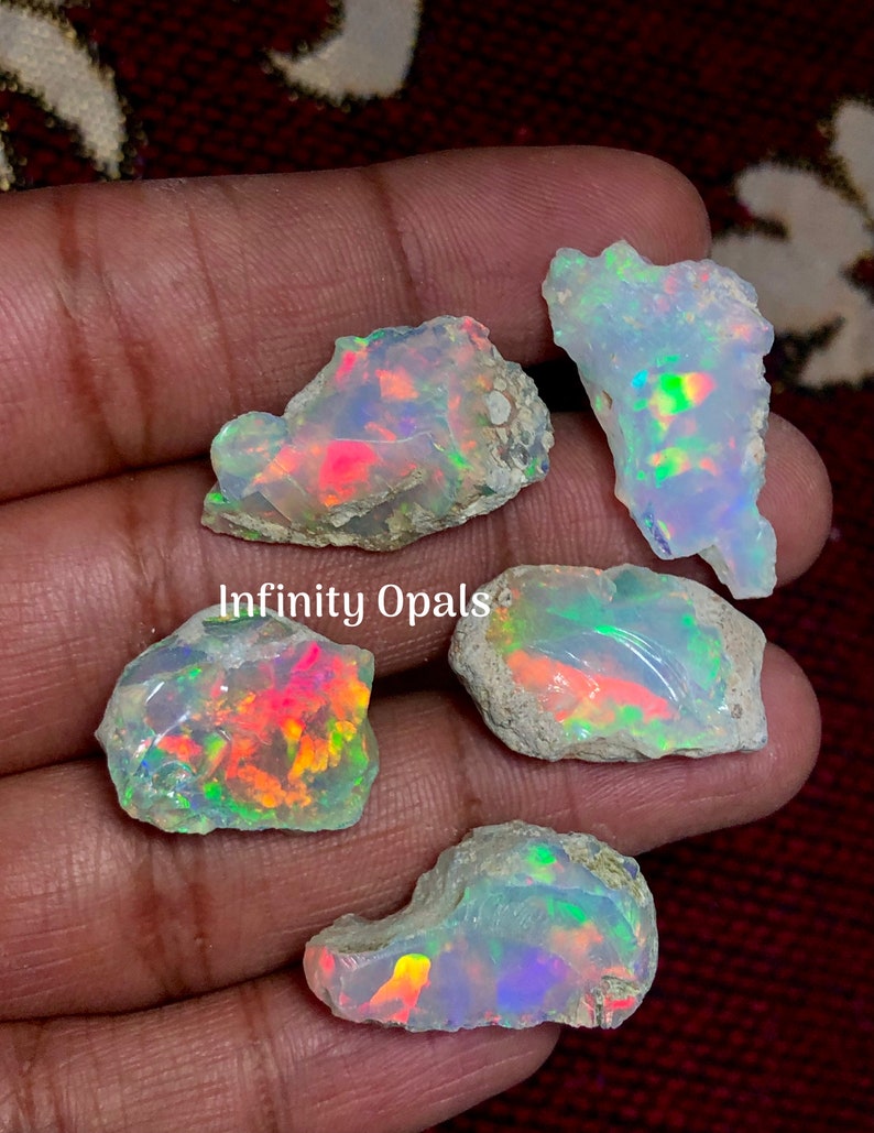 Extrêmement rare grand lot brut d'opale de 5 pièces 50 cts d'opale éthiopienne naturelle de qualité AAA brute adaptée à la coupe et aux bijoux en cristal d'opale de feu image 3