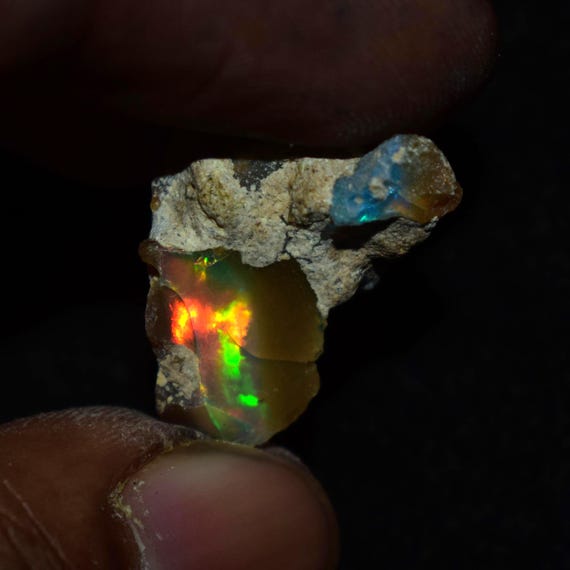 エチオピアオパールウェロ産　ジュエリー　グレード　鉱物標本　原石 エチオピアウェロ産 オパール 原石 ジュエリーグレード 鉱物標本