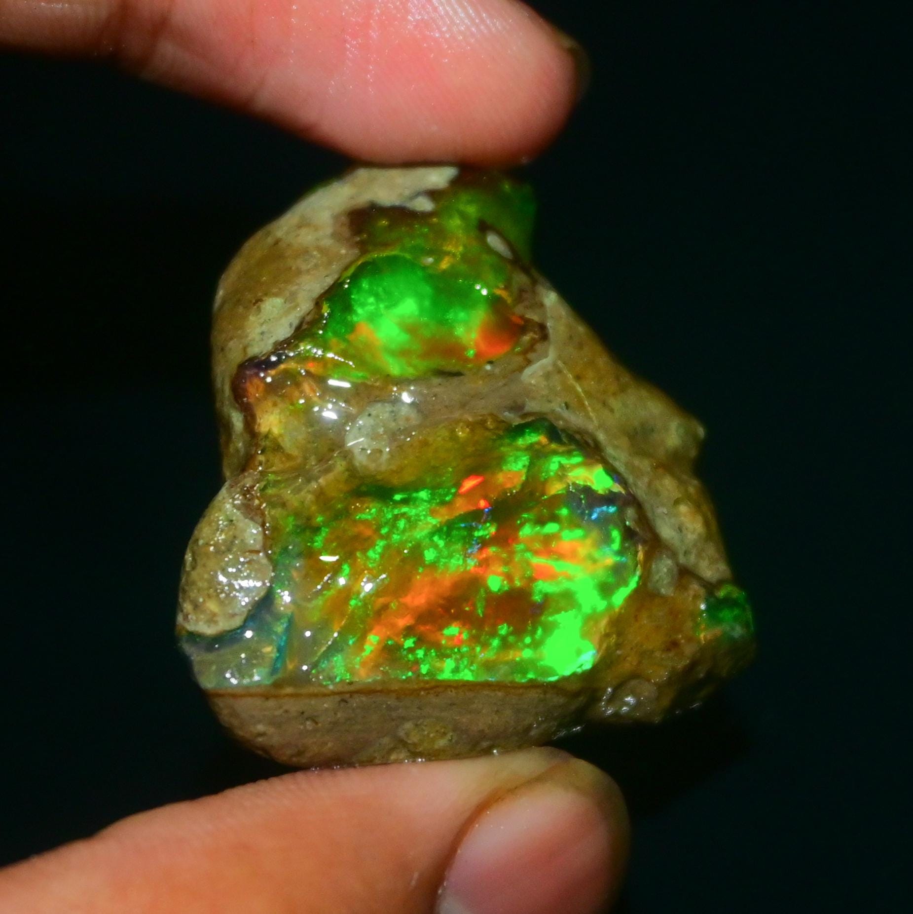 オパール 79.75カラット天然エチオピアオパール原石サイズ33 x 31 MM最高品質の