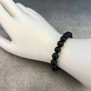 Bracelet en tourmaline noire extensible fait main avec sac cadeau et carte en cristal, pierre précieuse 8 mm image 2