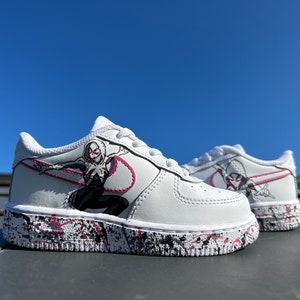 Sneakers da ginnastica Air Force 1 ispirate a Ghost Spider Gwen Stacy Spiderman