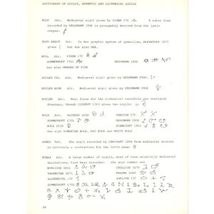 Puede incluir: P&aacute;gina de un diccionario de sigilos ocultos, herm&eacute;ticos y alqu&iacute;micos. El texto describe el origen de varios sigilos, con referencias hist&oacute;ricas. El documento tiene un aspecto envejecido y amarillento.