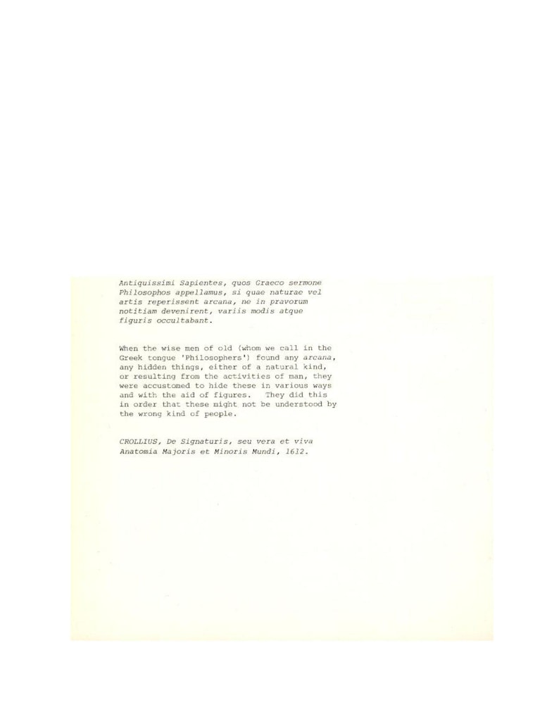 Puede incluir: Un papel antiguo, blanquecino, con texto impreso en negro. El texto incluye frases en lat&iacute;n y oraciones en ingl&eacute;s que discuten sobre fil&oacute;sofos antiguos y conocimiento oculto. El documento, fechado en 1612, parece ser un documento hist&oacute;rico.