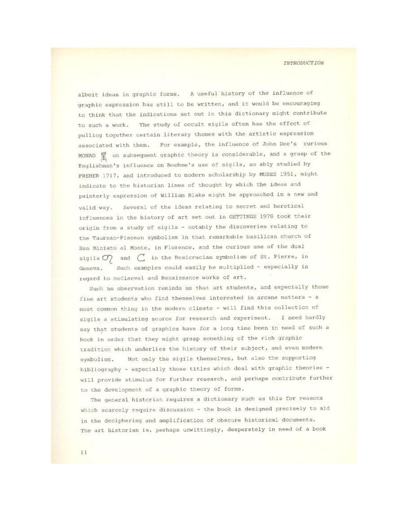 Puede incluir: P&aacute;gina de un libro antiguo con texto negro sobre fondo crema. El texto trata sobre la expresi&oacute;n gr&aacute;fica, los sigilos ocultos y las influencias hist&oacute;ricas en el arte. La palabra "INTRODUCTION" est&aacute; en la parte superior.