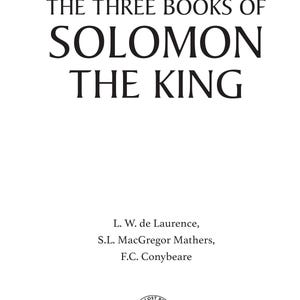 Puede incluir: Una portada de libro blanca con el t&iacute;tulo "THE THREE BOOKS OF SOLOMON THE KING" en letras negras en negrita. Debajo, los nombres de los autores y el logotipo de "THE LOST BOOK PROJECT". El texto "Published by The Lost Book Project 2025" est&aacute; en la parte inferior.