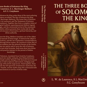 Puede incluir: Portada del libro "The Three Books of Solomon the King" de L.W. de Laurence, S.L. MacGregor Mathers y F.C. Conybeare. La imagen muestra un hombre barbudo coronado con una t&uacute;nica roja.