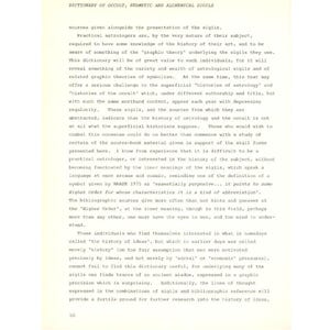Puede incluir: P&aacute;gina de un libro titulado "Diccionario de S&iacute;mbolos Ocultos, Herm&eacute;ticos y Alqu&iacute;micos". El texto est&aacute; impreso en tinta negra sobre papel crema envejecido. La p&aacute;gina incluye p&aacute;rrafos sobre astrolog&iacute;a, s&iacute;mbolos y la historia de las ideas.