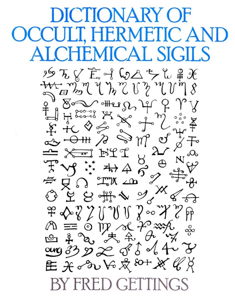 Puede incluir: Portada de libro con el t&iacute;tulo "DICTIONARY OF OCCULT, HERMETIC AND ALCHEMICAL SIGILS" en azul. La portada presenta numerosos sigilos y s&iacute;mbolos negros. El nombre del autor, Fred Gettings, est&aacute; impreso en la parte inferior.