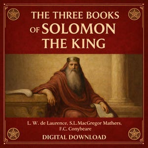 Może przedstawiać: Okładka do pobrania cyfrowego z tytułem "THE THREE BOOKS OF SOLOMON THE KING" złotymi literami na bordowym tle. Ilustracja postaci w szatach z koroną i długą białą brodą jest wyśrodkowana pod tytułem. Tekst "DIGITAL DOWNLOAD" znajduje się na dole.