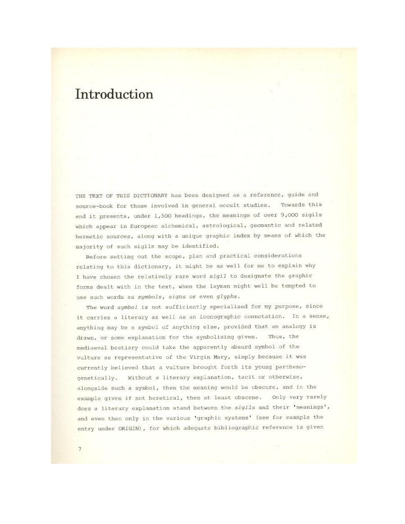 Puede incluir: P&aacute;gina de un libro con el t&iacute;tulo "Introduction". El texto describe un diccionario de s&iacute;mbolos ocultos, sus significados y or&iacute;genes. El fondo es crema con texto negro.