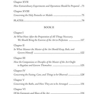 Puede incluir: Una p&aacute;gina de libro con un &iacute;ndice detallado. El texto es negro sobre fondo blanco, con t&iacute;tulos de cap&iacute;tulos y n&uacute;meros de p&aacute;gina. El libro se titula "Libro II" y trata diversos temas.