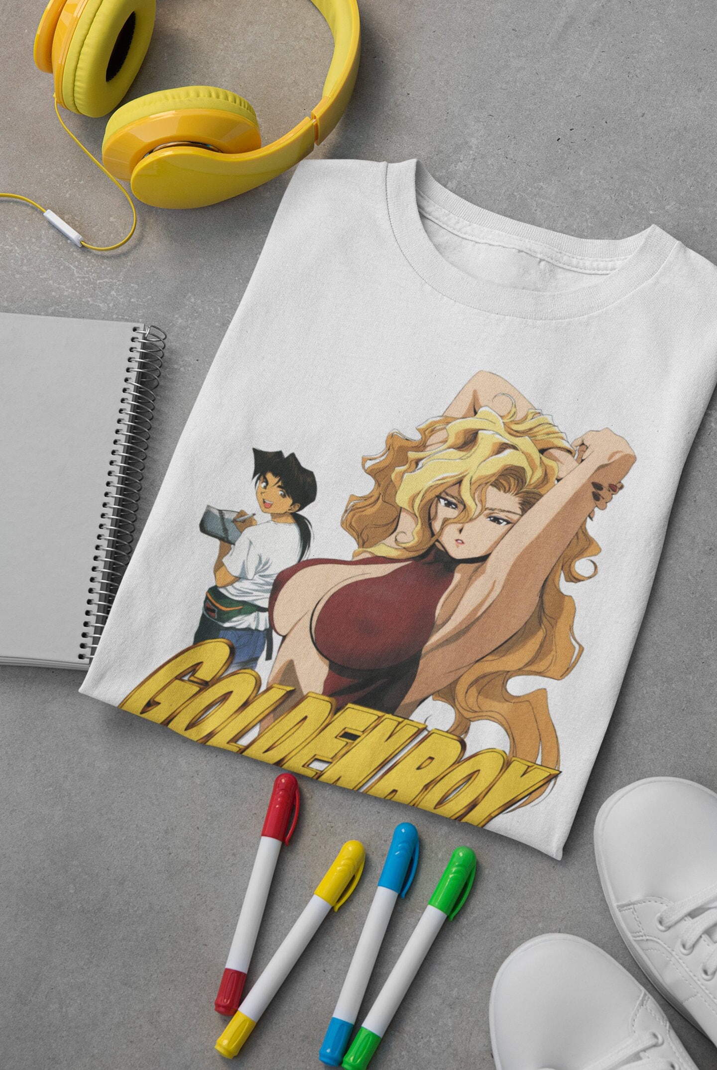 ユニセックス ゴールデンボーイ レトロアニメ Tシャツ、マダム