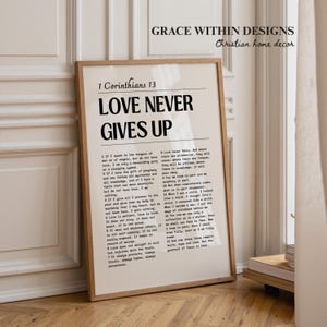 1 Corinthiens 13 - Décoration murale chrétienne : L’amour ne renonce jamais (Téléchargement numérique)