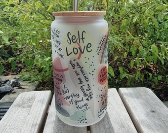 Satiniertes Glas mit Bambusdeckel Kaffeebecher Pastell Selbstliebe Affirmation Valentinstagsgeschenk  Muttertag Geburtstag 16oz (455ml)