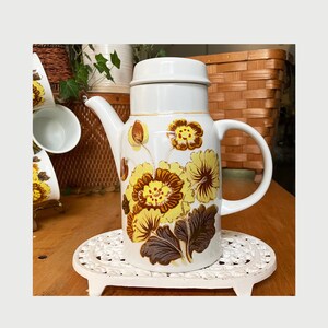 Royal Doulton Forest Glen Coffeepot or Teapot, Lambethware England, 1973, Yellow and brown florals on White, Like New MCM, Grandmacore