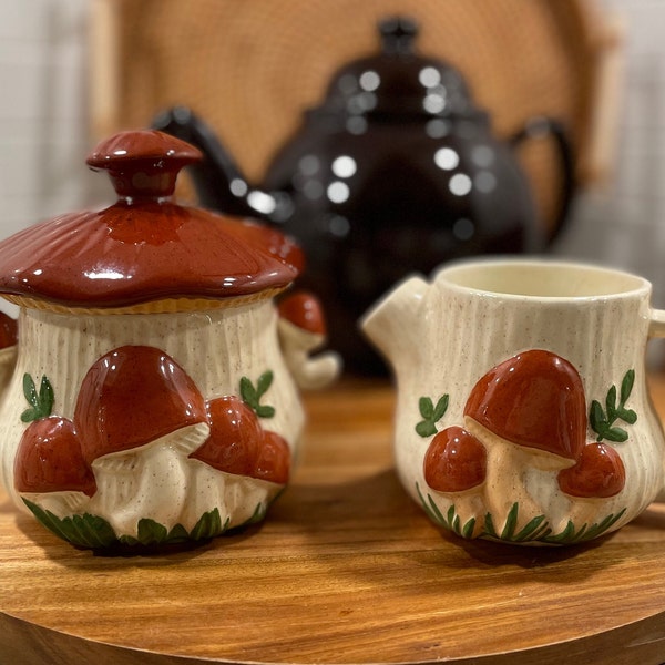 Vintage Mushroom Cream and Covered sugar, 1970s, Merry Mushrooms, Burgundy Caps, Excellent Condition no chips, Boho Chic, Eclectic style