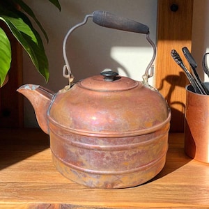 Vintage Copper Kettle with Wooden Handle: Rustic Farmhouse Décor