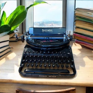 Vintage Remington Noiseless Model 7 Typewriter, Original Case, Black Enamel Finish, Made in USA, 1930s