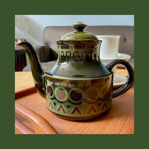 Vintage Teapot in a Dark Mossy Green with Geometric Pattern, by Arthur Wood, Stratford, England, Mid-Century Modern Style, Eclectic, 1970s
