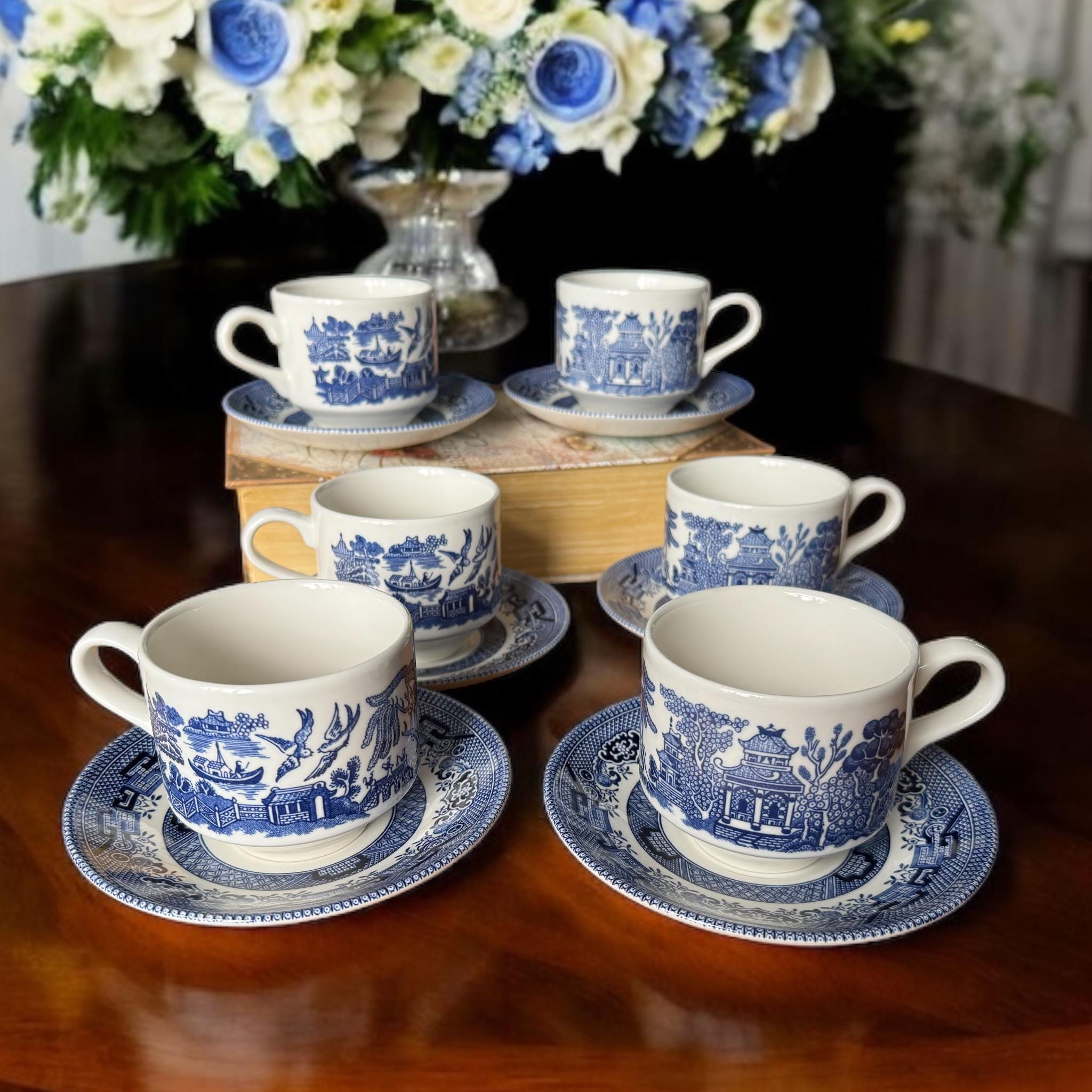 Vintage Set of 6 pairs, Blue Willow Cups and Saucers, Churchill, Made in England, Like New Condition, Chinoiserie, Classic Blue and White