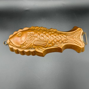Moule à poisson en cuivre vintage : décoration de cuisine campagnarde française