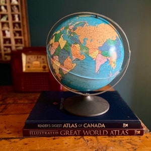 Globo terráqueo vintage de metal, Ohio Art, grande, 34 cm de alto, decoración para bibliotecas, oficinas y estanterías, antigua pieza educativa, 1960