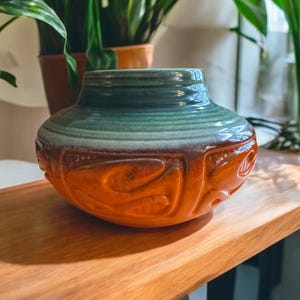 Vintage Royal Haeger-aardewerkvaas, oranjegroen tribal geometrisch decor, jaren 1940