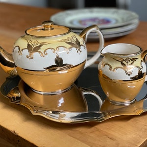Vintage Sadler Gold Teekanne und passendes Milchkännchen, wunderschöne Golddetails, senfgelbes Zitronengelb und weiß, ausgezeichneter Zustand