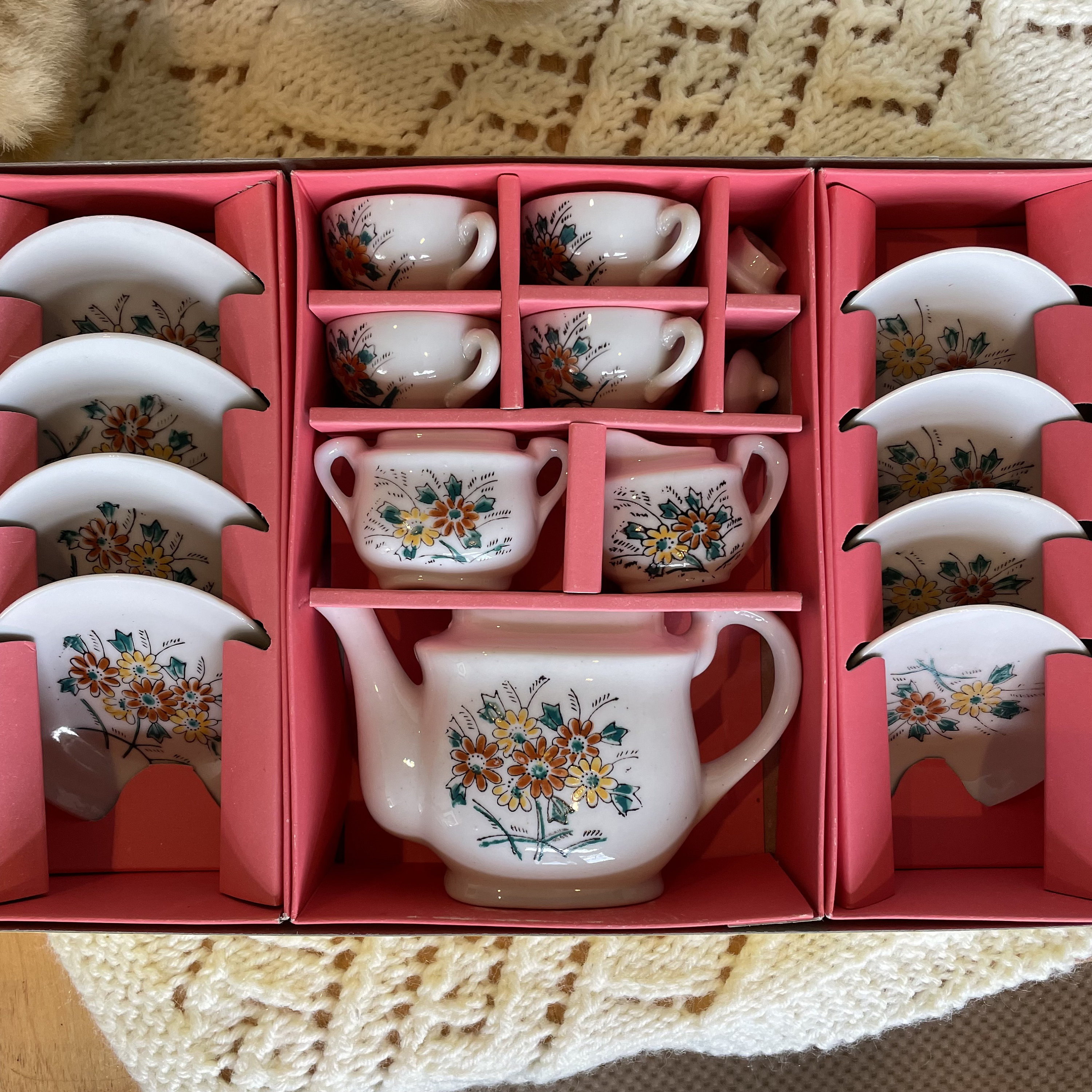 Vintage Toy China Tea Set 17 Pieces Teapot Cream and Sugar 4