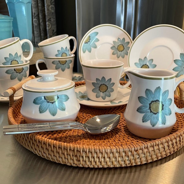 Vintage Noritake Up-Sa Daisy Creamer, Covered Sugar and Five sets of Cups and Saucers, Pristine Condition, High quality, Beautiful Pattern