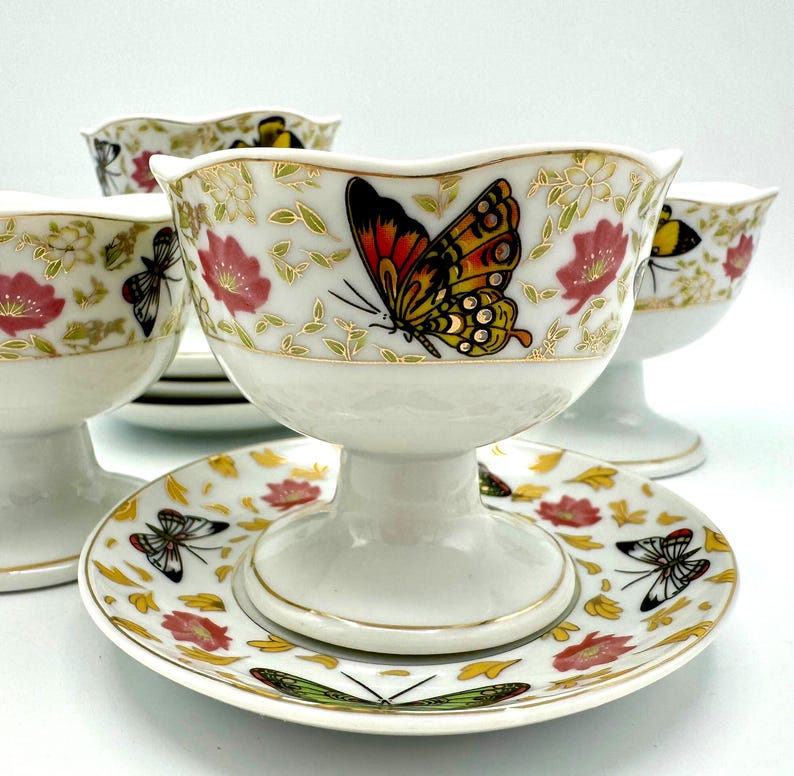 Service à dessert vintage sur piédestal en porcelaine, papillons dorés, Bijoux Terner image 1