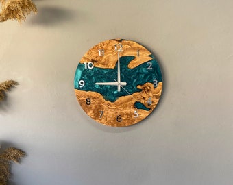 Epoxy Olivenholz Wanduhr: Live Edge Resin, personalisierte Uhr