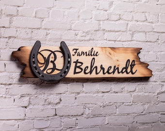 Namensschild | personalisiertes Hufeisen Türschild mit Holz Familien-Name & Initiale Glücks-Geschenk Umzug Einzug Pferdeliebhaber Landhaus