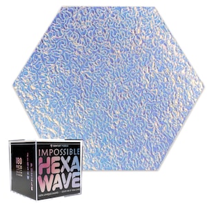 Peut inclure: Un puzzle de 180 pièces en forme hexagonale, de couleur bleu irisé, avec des pièces de formes uniques. La boîte présente le texte "Impossible Hexa Wave" et "100% Unique Shaped Solve Me If You Can".