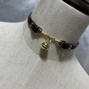 Handgjord gotisk läderklocka: Halsband i mörk stil bild 1