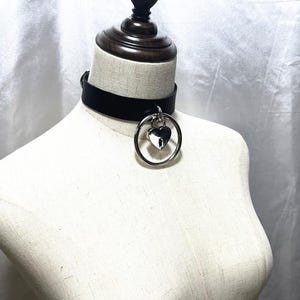 Personalized punk cool handmade leather collar CHOKER exaggerated large circular heart lock pendant necklace collar