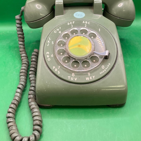 Old Bell Systems Avocado Green Dial Desk Phone