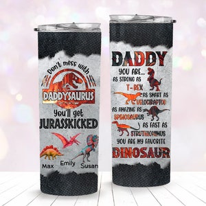 Personalizzato Don't Mess With Daddysaurus 20oz Tumbler Png, Dinosaur Dad With Kids Nome 20oz Tumbler Png, Fathers Day Tumbler Design