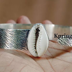Bracciale in conchiglia di ciprea fatto a mano, bracciale in argento sterling 925, bracciale da donna, bracciale in conchiglia naturale, gioiello importante, regalo di gioielli in conchiglia per lei