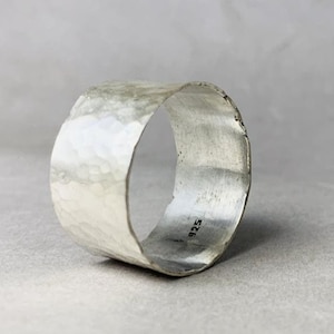 Klassischer Ring aus Silber, moderner breiter gebürsteter, massiver 925er Silberring, Daumenring für Männer und Frauen