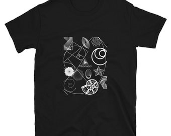 Peut inclure: T-shirt noir avec un motif graphique blanc représentant des formes géométriques et le mot "fibonacci".