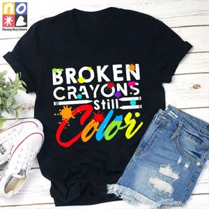 Camiseta vintage de maestro con crayones rotos artísticos que aún colorean letras, camiseta Teacherlife, camiseta de maestro, camiseta de crayones, camiseta de crayones de colores