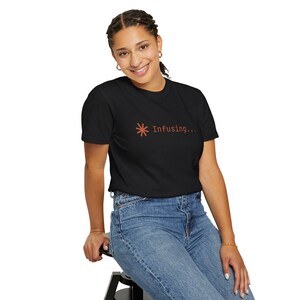 Infusion Claude Code T-shirt | T-shirt Rituel développeur image 3