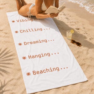 Claude Code strandhandduk - AI-utvecklare sommarpresent för Vibe-kodare som tar semester