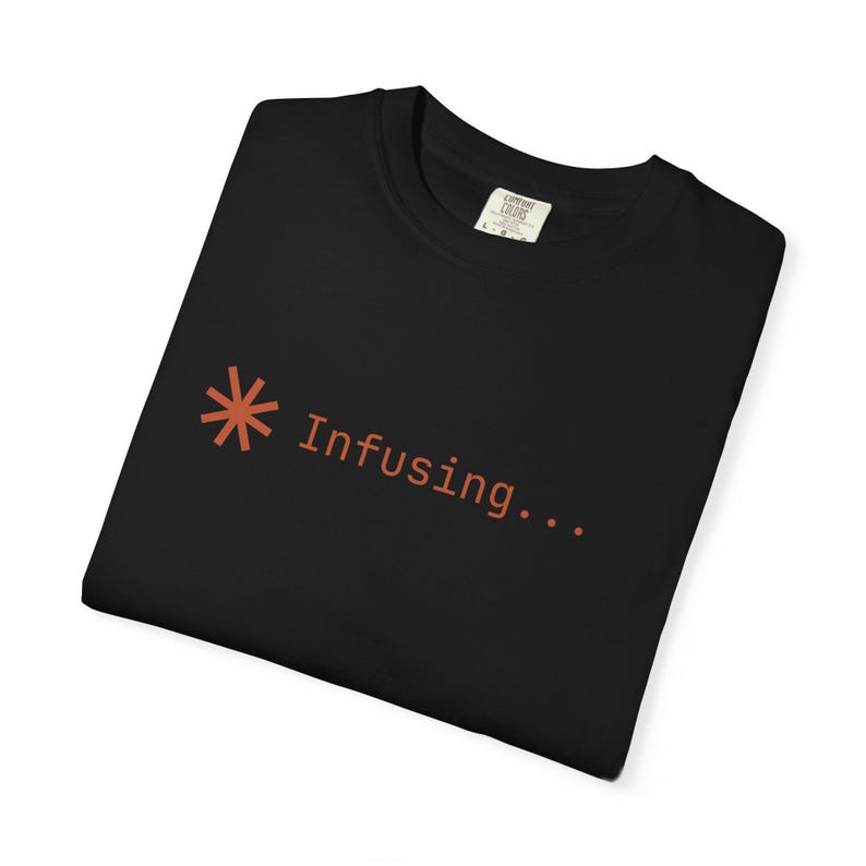 Infusion Claude Code T-shirt | T-shirt Rituel développeur image 1