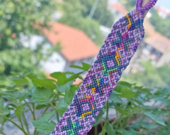 Pulsera de la amistad anudada, accesorios hechos a mano, regalo único, hilo con efecto metálico, escala de colores del arcoíris, estilo hippie bohemio, brilla en la oscuridad.