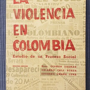 May include: A book cover with the title "La Violencia en Colombia: Estudio de un Proceso Social" in red text. The cover is made up of a collage of newspaper clippings with headlines about violence in Colombia. The book is a second edition and is published by Ediciones Tercer Mundo.