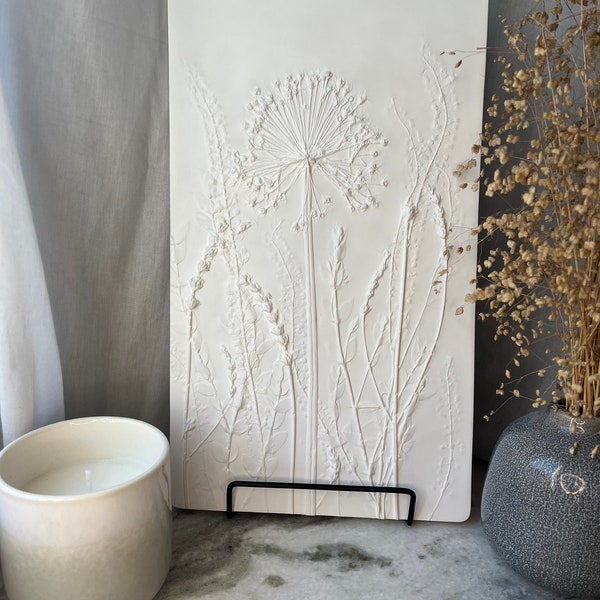 Handgearbeitetes Blumenrelief, Gipsbild, Keramik mit botanischen Druck, Wanddekoration, Blumenbild